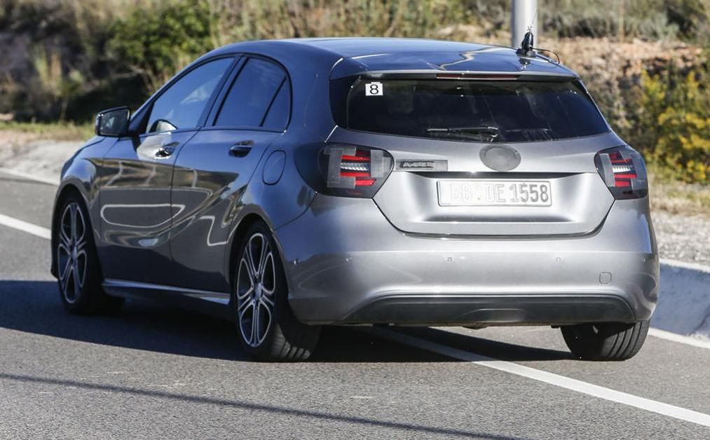 YEN� 2015 MAKYAJLI MERCEDES A SER�S� HAF�F KAMUFLAJLI RES�MLER�